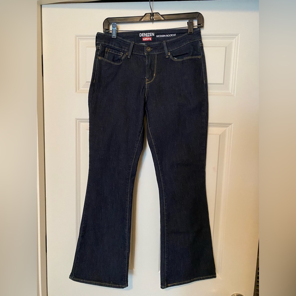 Denizen From Levi’s, Modern Bootcut, Size 6 Short